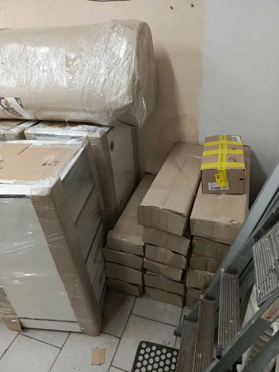 Запакована побутова техніка перед переїздом